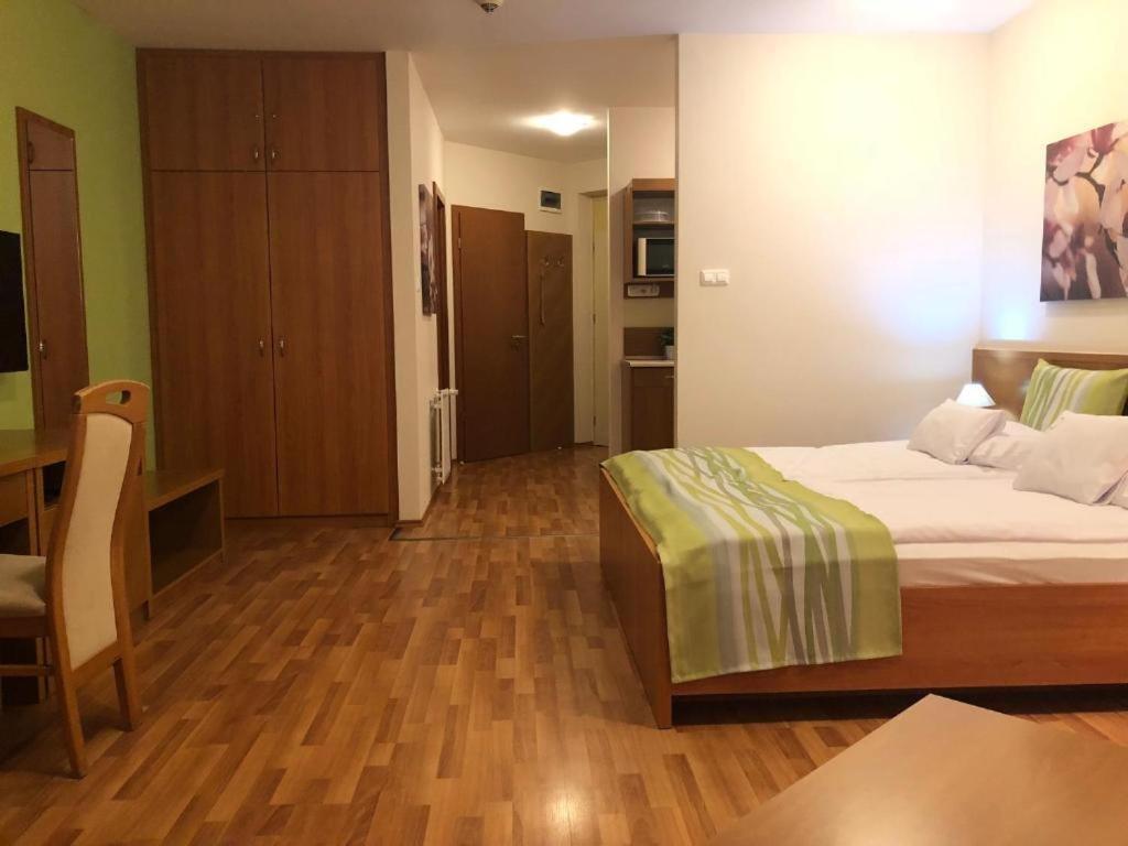 Rosemary Apartmanok, Rose, Lili, Mary1, Mary2 Хайдусобосло Экстерьер фото